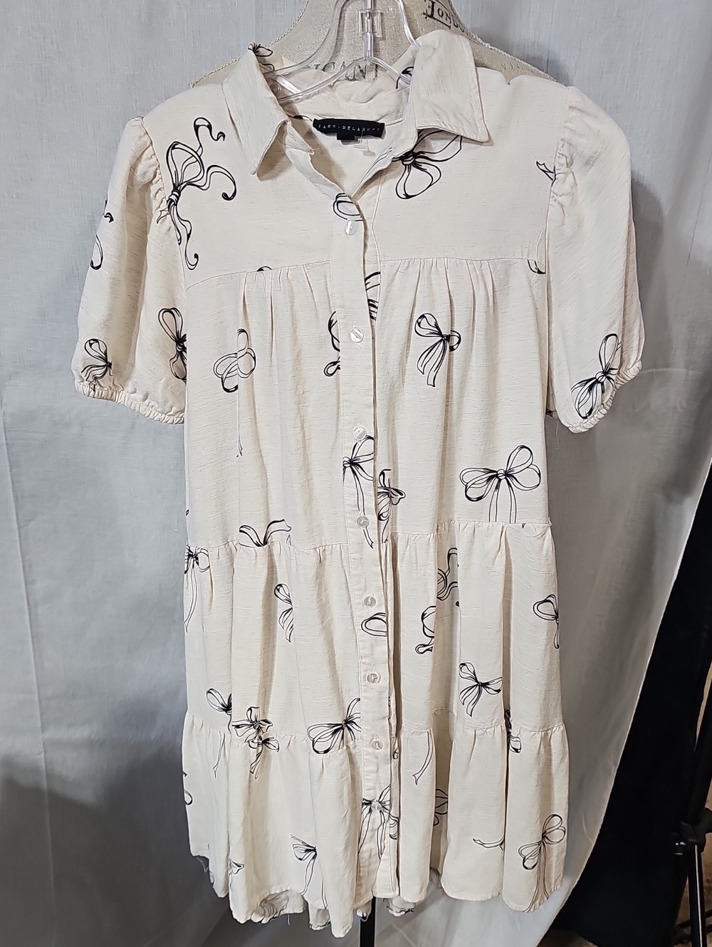 Jane and Delancey Cream Short-Sleeve Tiered Dress with Black Bow Print